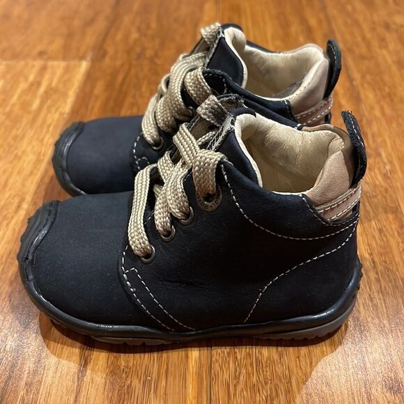 Primigi Walking Shoes - Picture 2 of 5